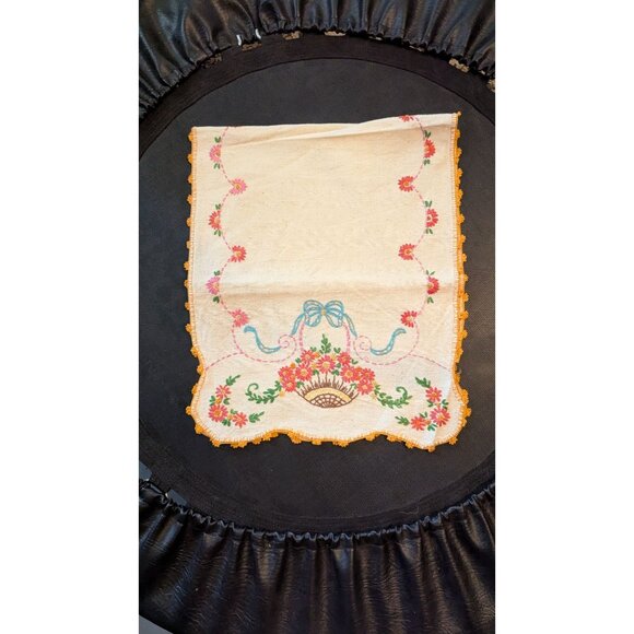 Vintage Hand-Embroidered Muslin Table Runner Floral  Bow Design Scalloped Edge - Picture 4 of 7